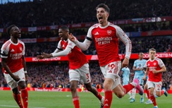 Đánh bại Burnley, Arsenal tiến gần ngôi vương