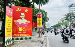 Phố phường Hà Nội rực rỡ cờ hoa mừng sinh nhật Bác