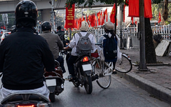 Vít ga luồn lách giữa phố đông, nam sinh tông ngã người đi xe đạp rồi bỏ chạy ở Hà Nội