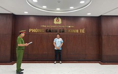 TP.HCM: Bán giày Adidas, Nike... giả, chủ K.W Sneaker bị khởi tố