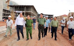 AMACCAO, lực lượng công an vượt núi hiểm trở gieo chữ nơi “một tiếng gà gáy ba nước nghe"