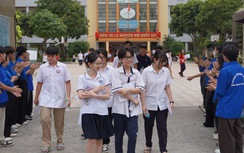Những khoảnh khắc đầy cảm xúc trong kỳ thi vào lớp 10 tại Hà Nội
