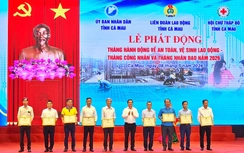 Hơn 800 phần quà đến với công nhân khó khăn ở Cà Mau