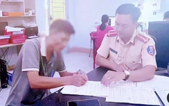 Từ phản ánh của người dân qua VNeTraffic, hai tài xế vượt ẩu và đi sai làn bị xử phạt