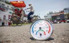 Mùa nắng nóng, người lao động ngoài trời không uống đủ nước dễ tăng nguy cơ suy thận cấp