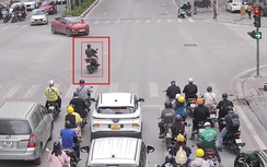 Hà Nội: Camera AI liên tục phát hiện xe máy vượt đèn đỏ bất chấp mức phạt cao