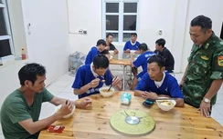 Tai nạn giao thông 18/6: Cứu 9 ngư dân sau vụ tàu cá đâm đá ngầm bị đắm ở Quảng Ninh