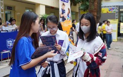 Phụ huynh bắt đầu cuộc đua tìm trường đại học cho con