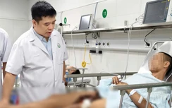 Cứu người đàn ông bị thanh xà beng dài 1,5m đâm xuyên đùi