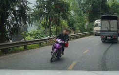 Vượt xe ở khúc cua, xe máy lấn làn tông trực diện ô tô trên đèo