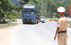 CSGT Phú Thọ tuyên truyền, xử lý xe tải vi phạm trên quốc lộ 6