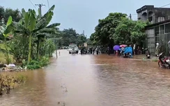 Nhiều tuyến đường Tuyên Quang ngập sâu, sạt lở sau mưa lớn