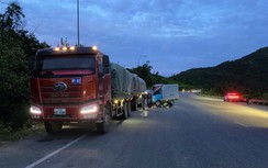 Hà Tĩnh: Ô tô tải tông vào đuôi xe đầu kéo dừng đỗ bên đường, phụ xe tử vong tại chỗ