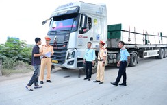Hải Phòng: Xử lý xe quá tải lưu thông trên tuyến đê biển