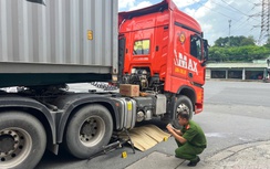 TP.HCM: Xe container chạy vào đường cấm, va chạm xe đạp, nam thanh niên tử vong tại chỗ