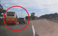 Đang vượt trên QL1A, xe buýt lao xuống ruộng vì cú chuyển hướng của xe con