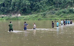 Tìm thấy thi thể bé gái trượt chân rơi xuống sông Ngàn Trươi