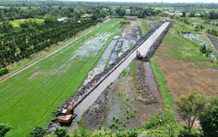 Đồng Tháp: Báo động tình trạng người dân đào lấy đất trong phạm vi dự án đường nối cao tốc