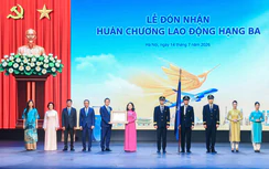 Vietnam Airlines đón nhận Huân chương Lao động hạng Ba