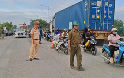 Tai nạn giao thông 15/7: Xe đầu kéo va chạm xe kéo lôi, 1 người tử vong