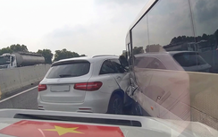 Mercedes cố vượt khe hẹp giữa 2 xe khác, gây tai nạn liên hoàn trên cao tốc
