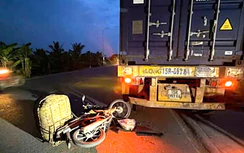 Hải Phòng: Va vào đuôi xe đầu kéo đỗ ven đường, người đàn ông đi xe máy tử vong tại chỗ