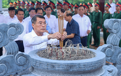 Thủ tướng tưởng niệm Chủ tịch Hồ Chí Minh, Đại tướng Võ Nguyên Giáp, các Anh hùng liệt sĩ