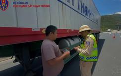 Phạt tài xế xe đầu kéo lái quá 4 giờ liên tục trên cao tốc Nha Trang - Cam Lâm