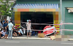 TP.HCM: Xe máy lao lên vỉa hè tông cột đèn, cha tử vong, con gái nguy kịch