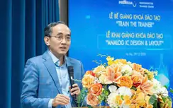 Người mang khoa học bước ra khỏi phòng thí nghiệm