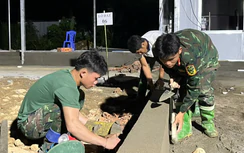 Xuyên đêm dựng mái ấm cho dân vùng lũ Mường Than