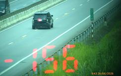CSGT xử lý nữ tài xế điều khiển xe Land Rover 156km/h trên cao tốc Nội Bài - Lào Cai