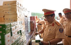 Huế: Phát hiện ô tô khách vận chuyển hơn 27.000 bao thuốc lá nhập lậu