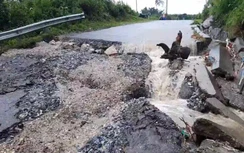 Lai Châu: Mưa lớn gây sụt lún tỉnh lộ 132, ô tô không thể lưu thông qua xã Sì Lở Lầu