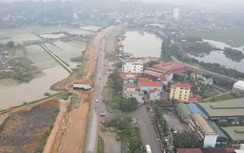 Hà Nội lên tiếng về hố sâu ven nhà dân, thi công “xôi đỗ” trên quốc lộ 6