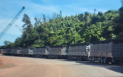 Hà Tĩnh: Xe tải dừng đỗ kéo dài, QL12C qua cảng Vũng Áng tiềm ẩn nguy cơ tai nạn