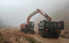 Sạt lở núi gây ách tắc giao thông QL40B và nhiều tuyến tỉnh lộ phía Tây Quảng Ngãi