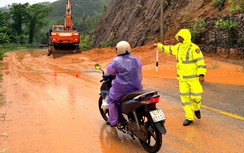 Cảnh sát giao thông Quảng Ninh xuyên mưa lũ, xử lý sạt lở, bảo đảm giao thông an toàn