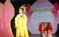 Khán giả "đội mưa" theo dõi chương trình “Biểu diễn nghệ thuật cộng đồng” tại Hà Nội