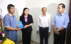 Ninh Bình: Hỗ trợ hai gia đình nạn nhân bị sét đánh 50 triệu đồng