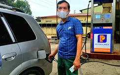 Giá xăng dầu đồng loạt giảm, dầu diesel giảm gần 500 đồng/lít