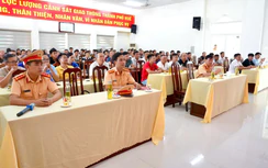 CSGT Huế tuyên truyền, hướng dẫn lái xe an toàn cho doanh nghiệp vận tải