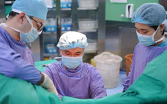 Trĩ độ 4 chảy máu thành tia, người đàn ông phải truyền 5 đơn vị máu