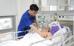 Nằm sai tư thế trong thời gian dài, một người đàn ông đột quỵ thiếu máu não cấp