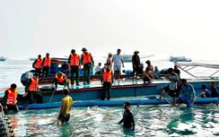 Tai nạn giao thông 15/9: Lật tàu cá gần đảo Phú Quý, một người mắc kẹt bên trong