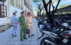 CSGT Đà Nẵng kiểm tra bãi giữ xe quanh trường học, hướng dẫn học sinh lái xe an toàn