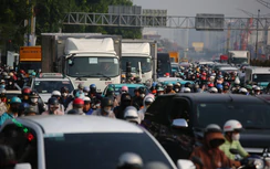 Cửa ngõ Tây Bắc TP.HCM ùn ứ vì công trường thi công ga ngầm metro Bến Thành - Tham Lương
