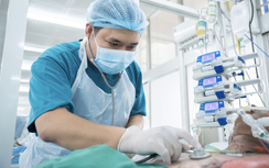 Nạn nhân vụ cháy nhà ở TP.HCM: Người bỏng nặng, người phải thở máy