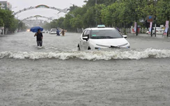 Nghệ An: Mưa lớn kéo dài, hàng loạt tuyến đường tại các phường trung tâm ngập sâu