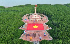 Lễ chào cờ đặc biệt ở Đất Mũi với lá cờ hơn 2.000m2 lập kỷ lục Việt Nam